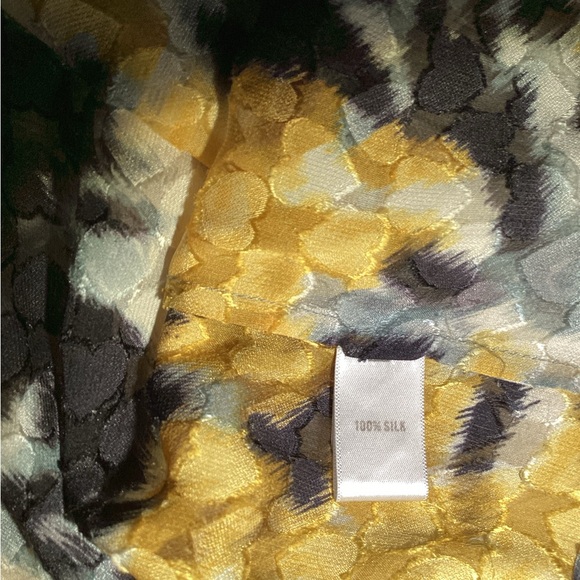 St. John short sleeve silk blouse size medium - Picture 11 of 11